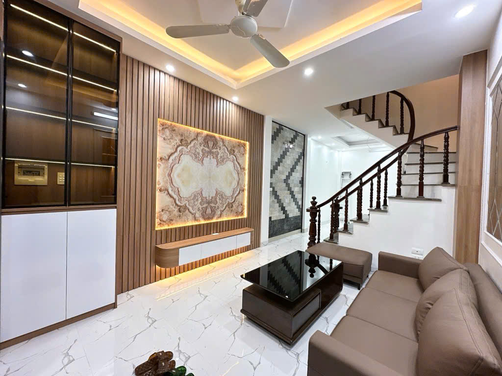 4 TẦNG, 42 M, 7.15 TỶ, HOÀNG MAI, HÀ NỘI, E TÙNG, 0911516869 (0349651689)